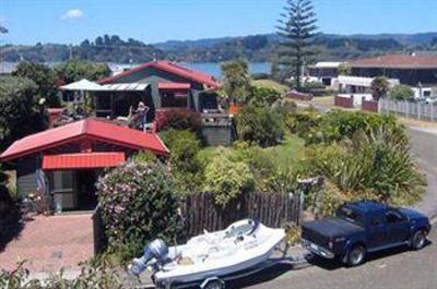 фото отеля Moanarua Beach Cottage B&B