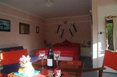 фото отеля Moanarua Beach Cottage B&B