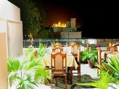 фото отеля Sandhu Palace