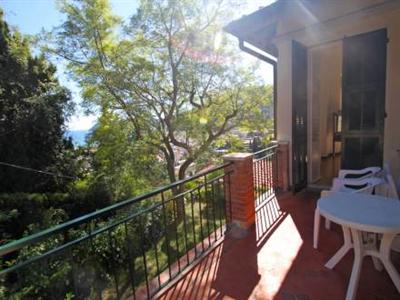 фото отеля Holiday House - Alassio