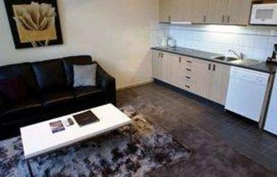 фото отеля Highlander Apartments Melbourne