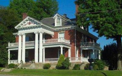 фото отеля South Broadway Manor Bed and Breakfast
