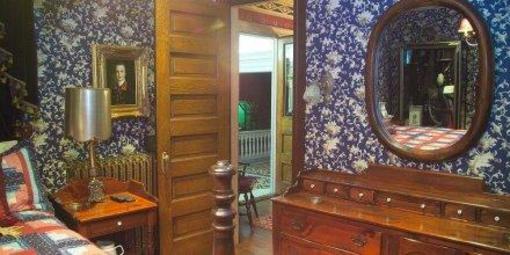 фото отеля South Broadway Manor Bed and Breakfast
