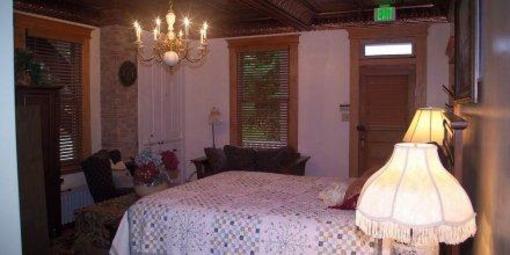 фото отеля South Broadway Manor Bed and Breakfast
