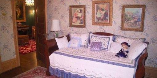 фото отеля South Broadway Manor Bed and Breakfast