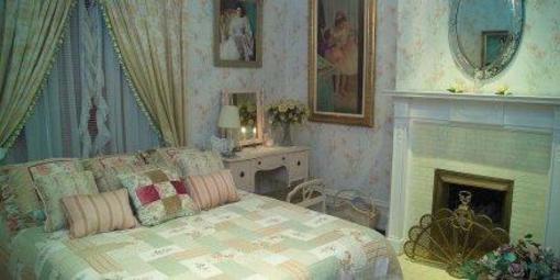 фото отеля South Broadway Manor Bed and Breakfast