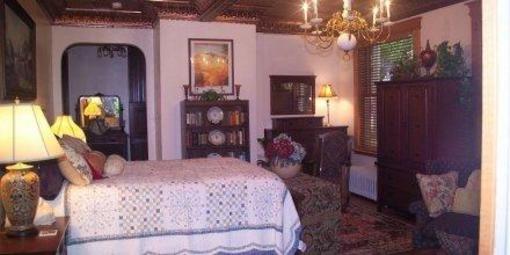 фото отеля South Broadway Manor Bed and Breakfast