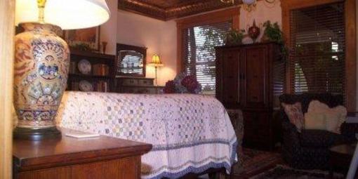 фото отеля South Broadway Manor Bed and Breakfast