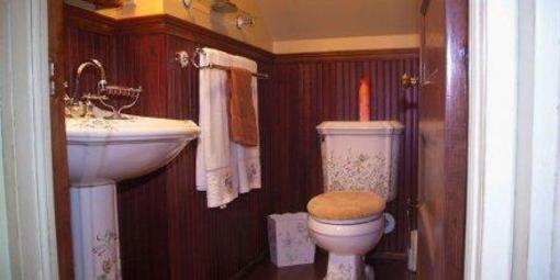 фото отеля South Broadway Manor Bed and Breakfast