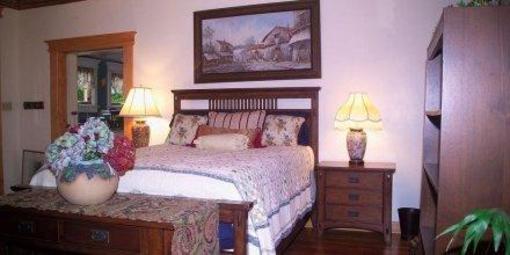 фото отеля South Broadway Manor Bed and Breakfast