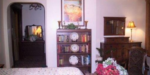 фото отеля South Broadway Manor Bed and Breakfast