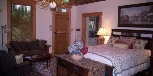 фото отеля South Broadway Manor Bed and Breakfast