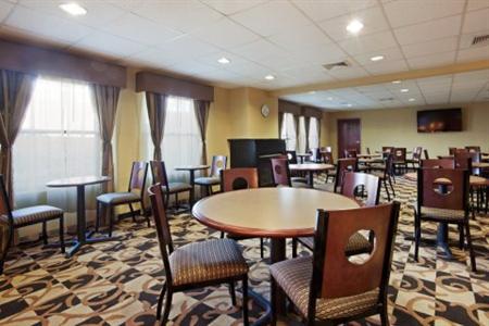 фото отеля Holiday Inn Express Providence North Attleboro
