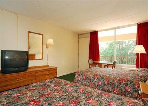 фото отеля Travelers Inn