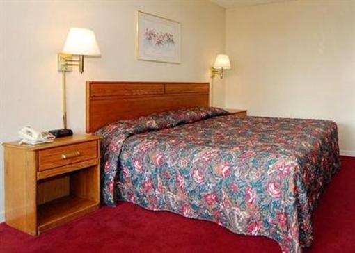 фото отеля Travelers Inn