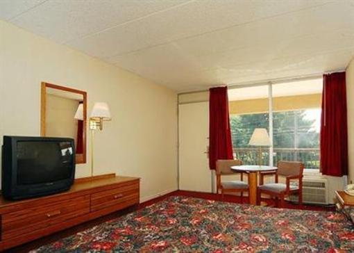 фото отеля Travelers Inn