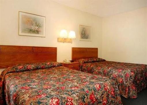 фото отеля Travelers Inn