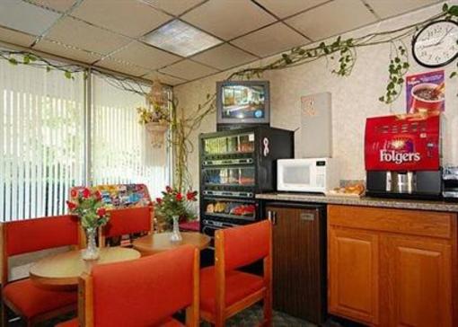 фото отеля Travelers Inn