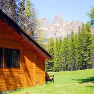 фото отеля Castle Mountain Chalets Banff