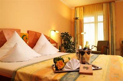 фото отеля Waldhotel Roggosen Neuhausen/Spree