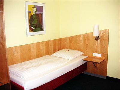 фото отеля Hotel Beim Schrey Kirchheim bei Munchen