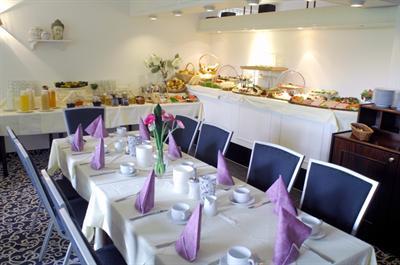 фото отеля Hotel Waldkur