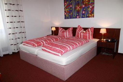 фото отеля Hotel Waldkur