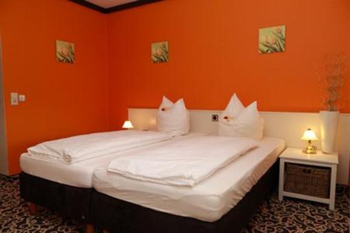 фото отеля Hotel Waldkur
