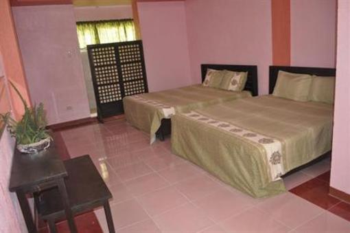фото отеля Talisay Green Lake Resort