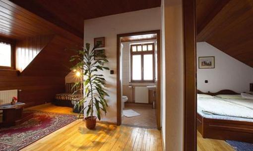 фото отеля Bledec Youth Hostel