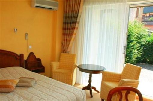 фото отеля Auberge Du Cheval Blanc Westhalten