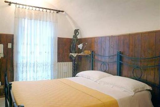 фото отеля Hotel B&B Mary and Rose e La Grande Quercia