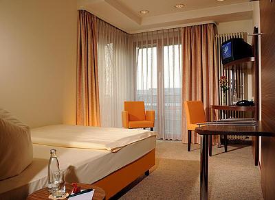 фото отеля Guennewig Kommerz Hotel