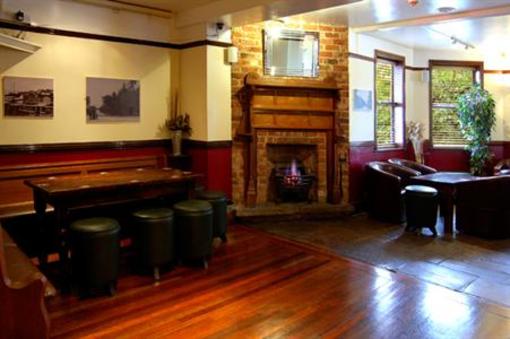 фото отеля The Jug and Bottle Hotel Wirral