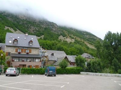фото отеля Hostal Escuils