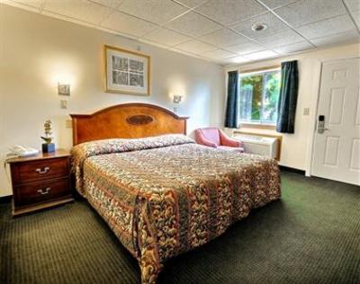 фото отеля America's Best Inn Lake George