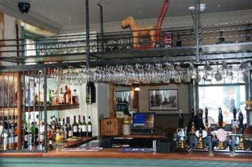 фото отеля Methuen Arms Hotel Corsham