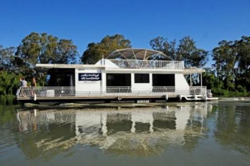 фото отеля Boats and Bedzzz Houseboat Stays