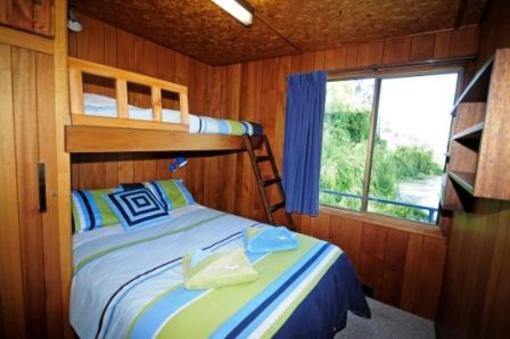 фото отеля Boats and Bedzzz Houseboat Stays