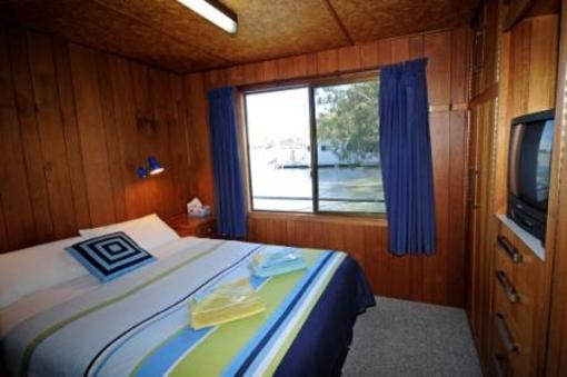 фото отеля Boats and Bedzzz Houseboat Stays