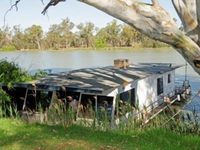 Boats and Bedzzz Houseboat Stays