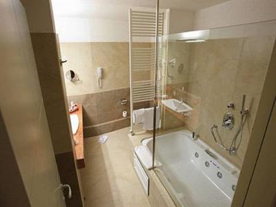 фото отеля Breaking Business Hotel Mosciano Sant'Angelo