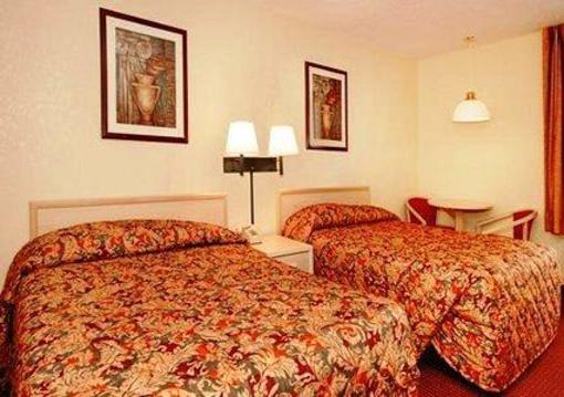 фото отеля Econo Lodge Mobile