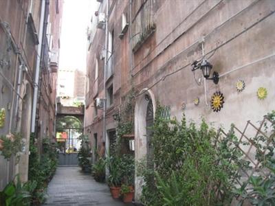 фото отеля YH Hostel Ostello del Plebiscito Catania