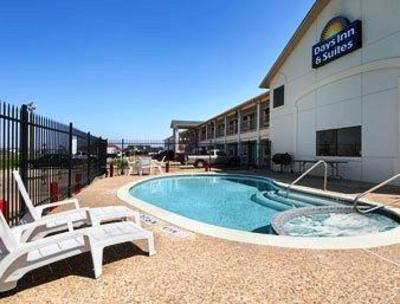 фото отеля Days Inn and Suites Port Arthur (Texas)