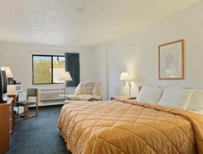 фото отеля Super 8 Peoria East