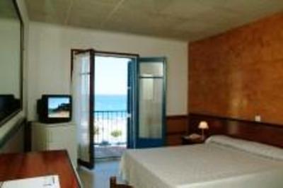 фото отеля Hotel Rovira Tossa De Mar