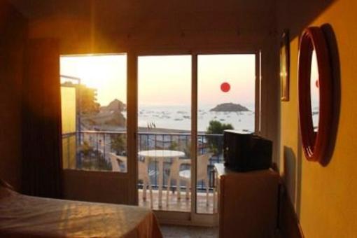 фото отеля Hotel Rovira Tossa De Mar