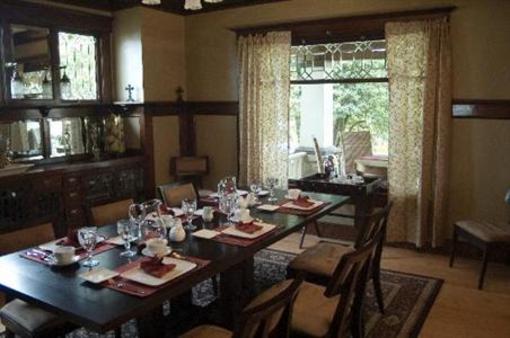 фото отеля The Lions Gate Inn Bed & Breakfast