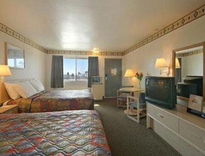 фото отеля Days Inn Oceanside at the Coast